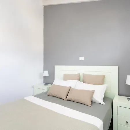 Apartment Bright & Elegant Duplex With Terrace And Pool, Just Steps From Puerto Colon *