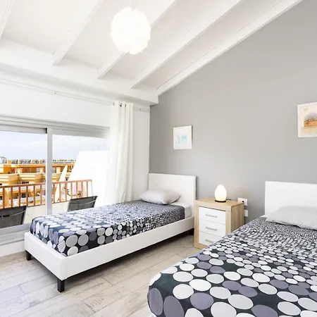 Apartment Bright & Elegant Duplex With Terrace And Pool, Just Steps From Puerto Colon