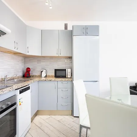 Bright & Elegant Duplex With Terrace And Pool, Just Steps From Puerto Colon *