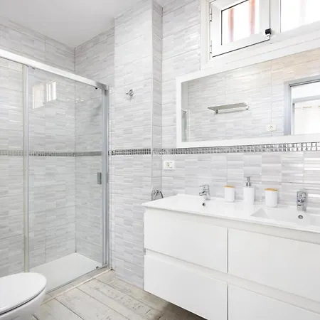 Bright & Elegant Duplex With Terrace And Pool, Just Steps From Puerto Colon *
